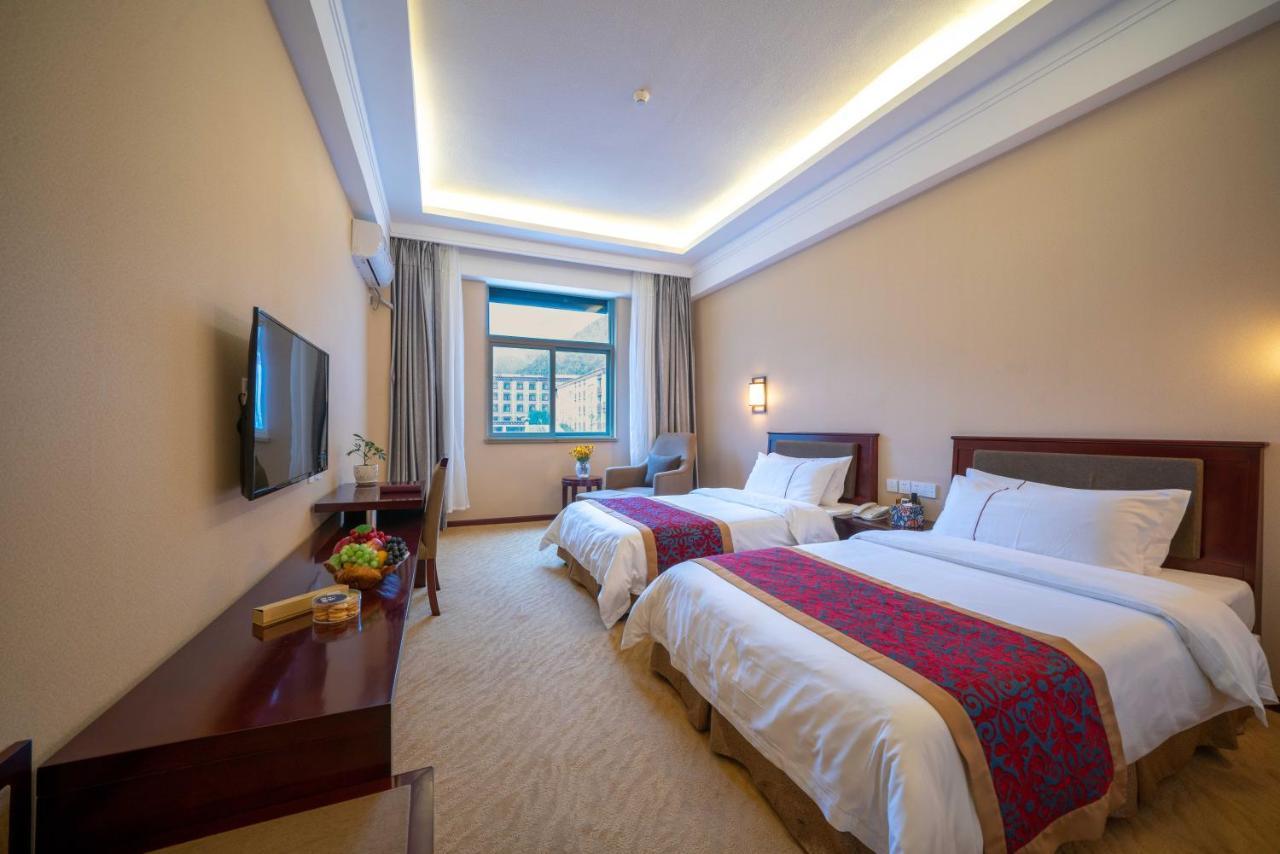 Ramada Encore Daocheng Yading Екстериор снимка